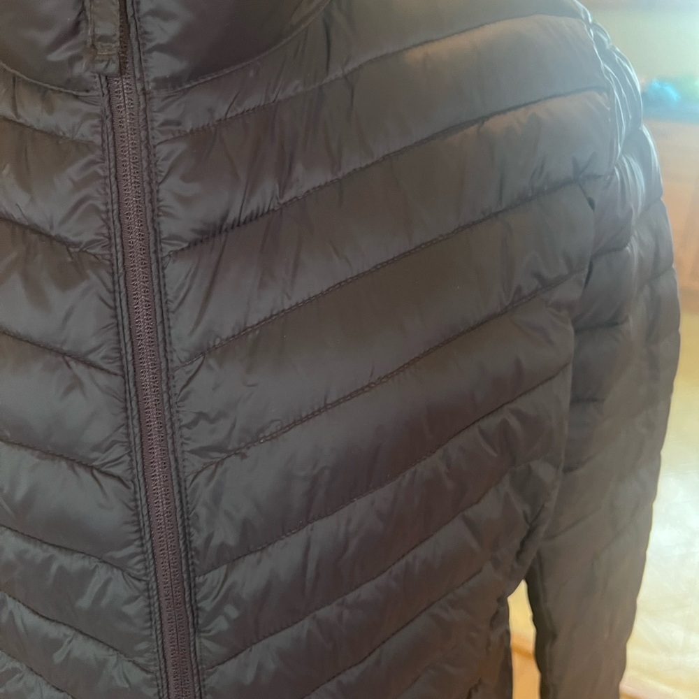 Old Navy women’s brown light puffer jacket. Size large. - Picture 3 of 8